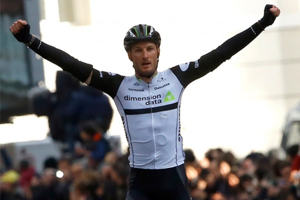 Cummings se lleva el triunfo y Van Avermaet retiene el maillot amarillo