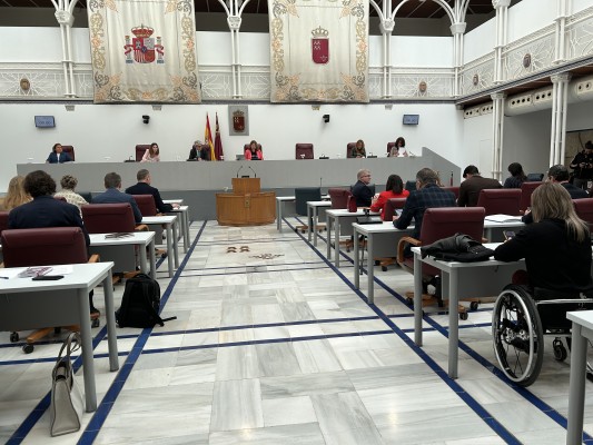 La Asamblea en bloque impulsa su apoyo a los funcionarios de prisiones y a las personas con síndrome de Down