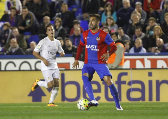 El Levante UD rechaza la oferta del Espanyol por Camarasa y vuelve a entrenar con el grupo