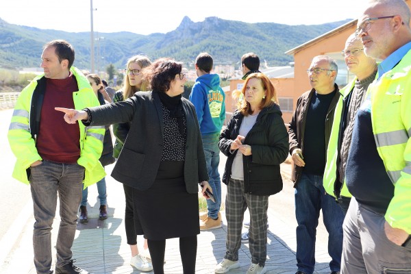 La Diputación estudia mejoras para la vía peatonal que conecta Vallada con la estación de tren