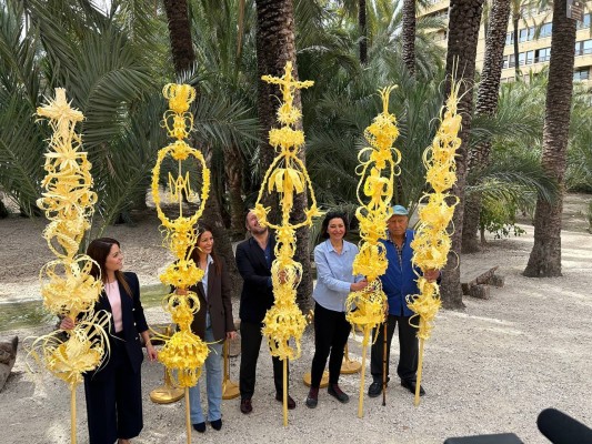 Elche envía las palmas blancas al Papa, los Reyes o Pedro Sánchez, con recado pidiendo la Dama