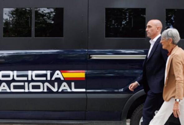 La Guardia Civil registra la casa de Luis Rubiales, que está fuera de España