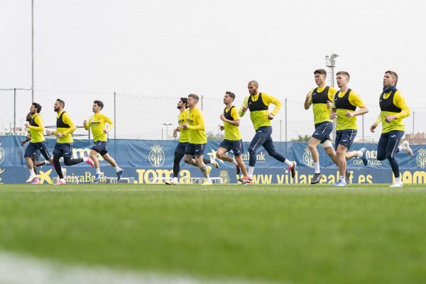El Villarreal regresa a los entrenamientos pendiente de la situación de Albiol, Pedraza y Foyth
