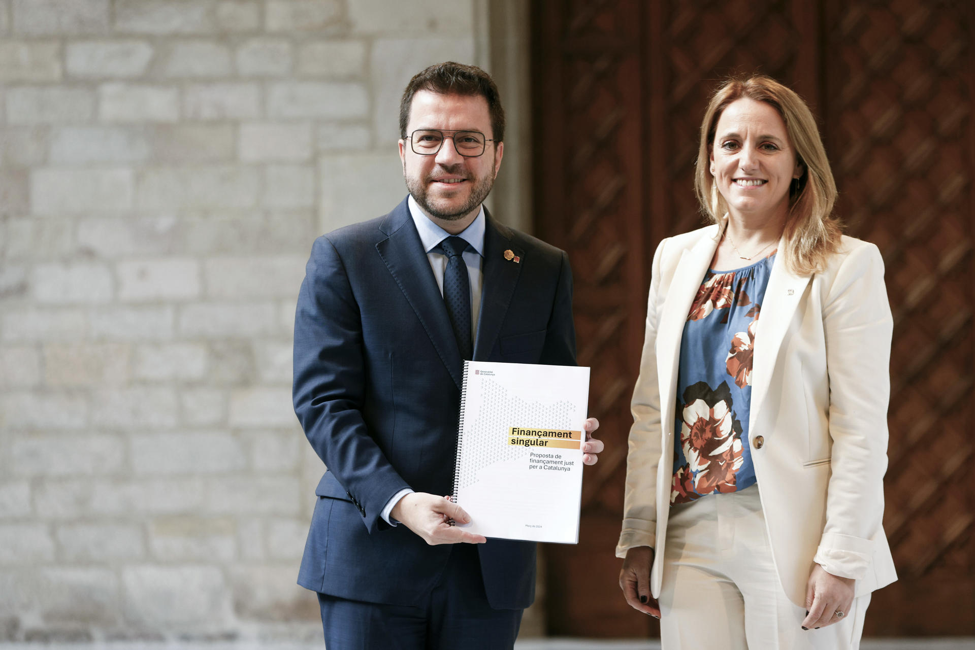 Pere Aragonès y Natàlia Mas, en la presentación de la propuesta. Foto: EFE/QUIQUE GARCÍA - 