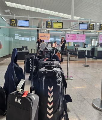 Un retraso en el vuelo del UCAM CB pone en riesgo su partido europeo ante el Hapoel en Hungría