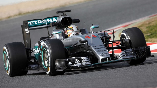 Hamilton logra la 'pole' en Silverstone, Sainz octavo y Alonso décimo 