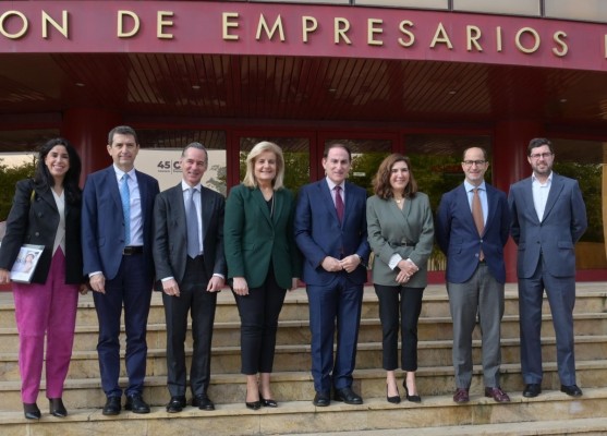 El crecimiento del empleo se ralentiza, pero sigue creciendo la contratación indefinida
