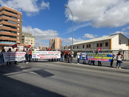Estos son los servicios mínimos en el bus interurbano de L'Alacantí con la huelga de La Alcoyana 