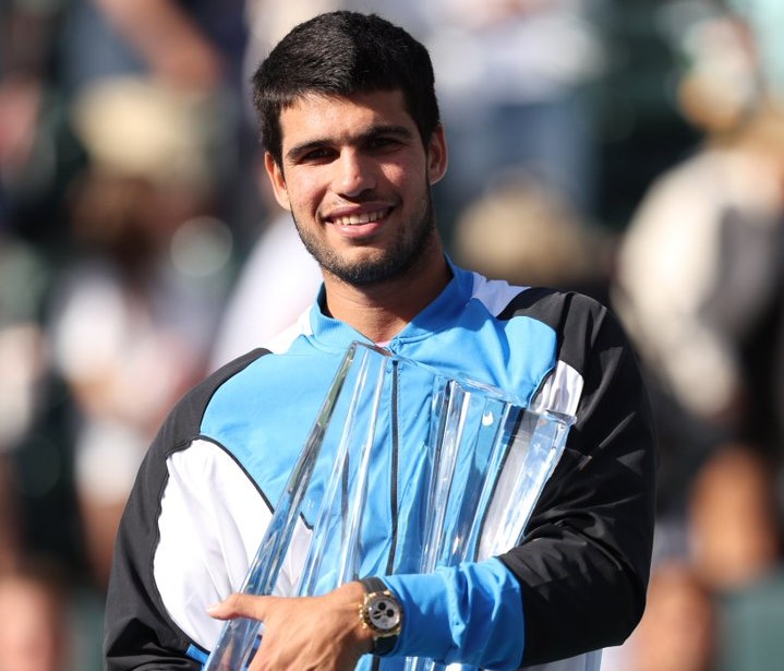 Carlos Alcaraz, con el trofeo de Indian Wells 2023. Foto: ATP - 