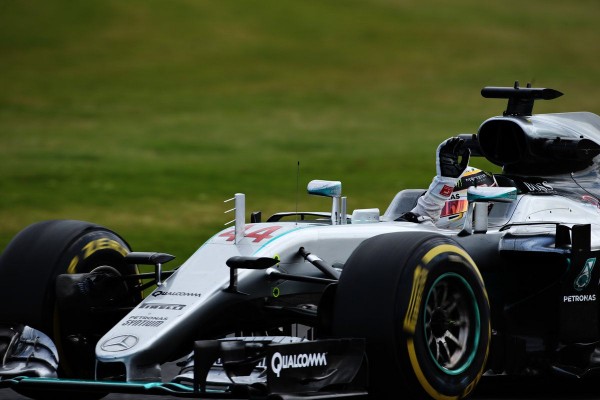 Hamilton vence en Gran Bretaña y se pone a un punto del liderato