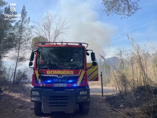 El incendio de Fanzara evoluciona favorablemente y se levanta el confinamiento de la población
