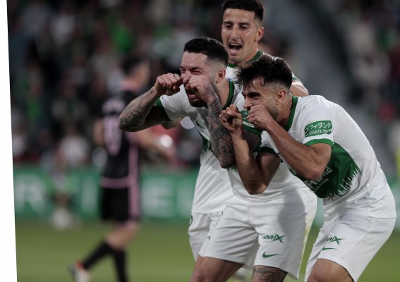 Victoria con remontada del Elche para consolidarse en la zona de ascenso directo a LaLiga EA Sports