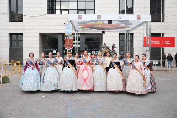 Las Reinas Falleras de Burriana 2024 visitan los monumentos falleros