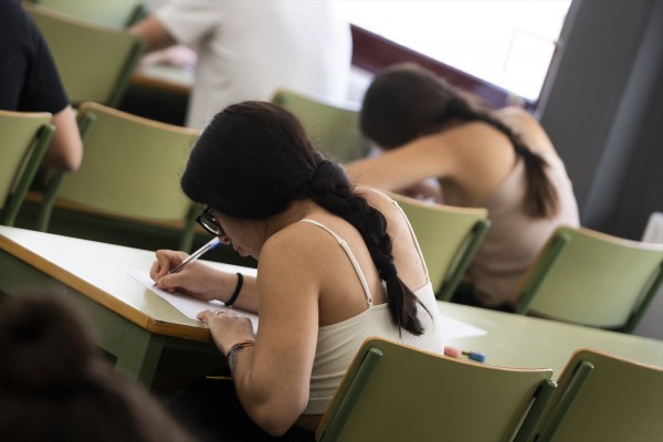 El PSPV denuncia que no se han convocado las becas salario a tres meses de acabar el curso
