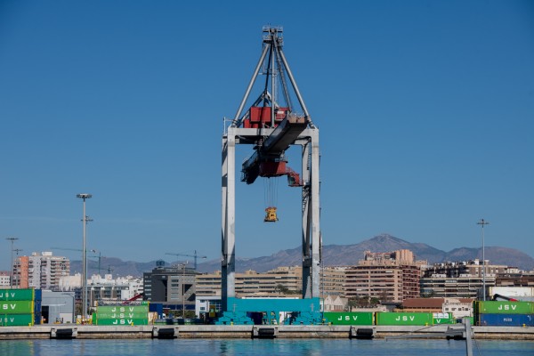 El Puerto bajará las tasas y aplicará bonificaciones para atraer a las empresas de la provincia