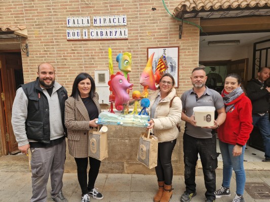 Alboraia ofrece horchata a los artistas falleros en la Plantà de València