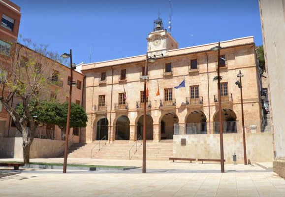 Dénia incluirá el Llebeig en el Pla Edificant para acabar con las humedades que arrastra el centro

