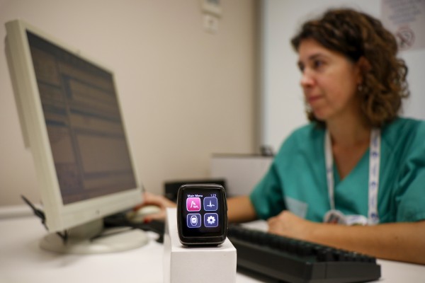 Así es el reloj inteligente que monitoriza de forma remota a los pacientes antes y después de su cirugía