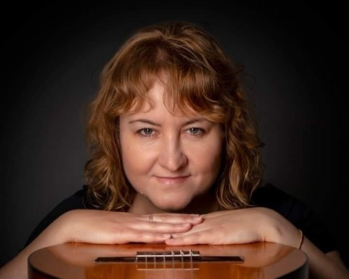 Almenara conmemora el centenario de Estellés con un concierto de la cantautora local Eva Gómez
