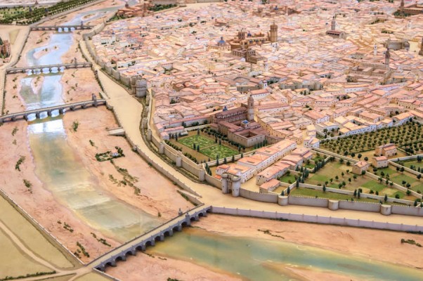 El MuVIM invita a sobrevolar Valencia con la maqueta realizada a partir de los mapas del padre Tosca