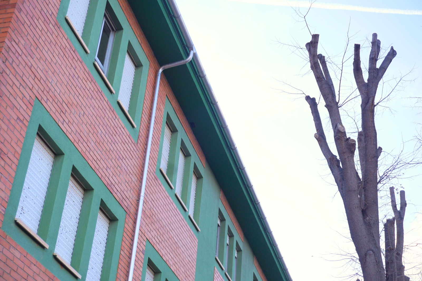 Burriana termina la reparación de la cubierta del Roca i Alcaide, dañada por el reventón térmico