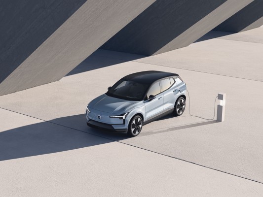 El Volvo EX30 LCA muestra la huella de carbono más baja de cualquier vehículo Volvo totalmente eléctrico hasta la fecha
