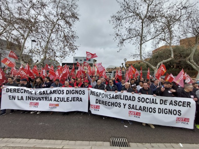 Los sindicatos retoman este viernes las protestas por el bloqueo del convenio del azulejo