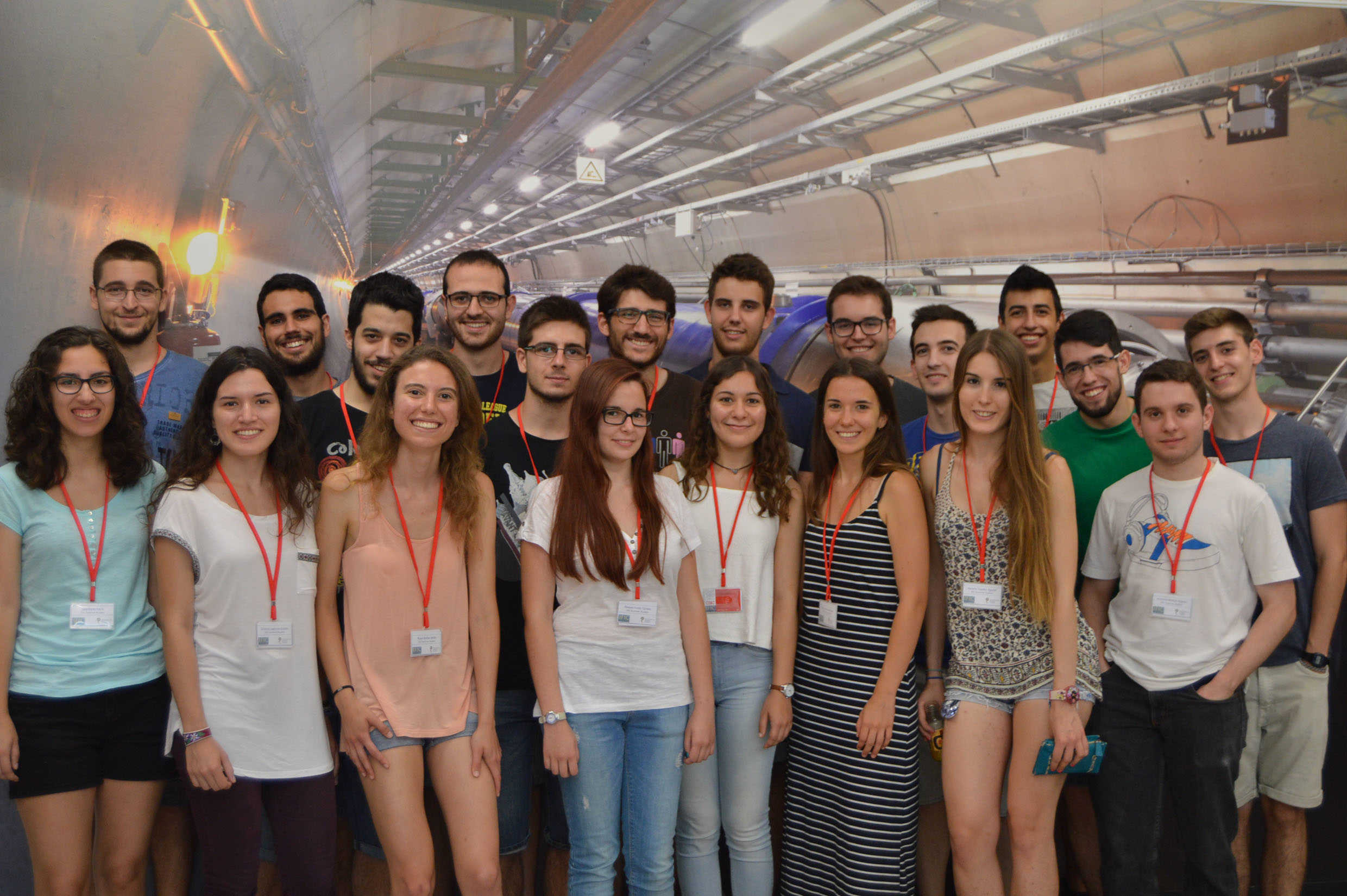 El IFIC introduce a estudiantes de Física en la investigación de los constituyentes de la materia