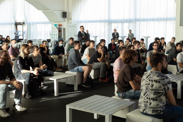 Hackathon Castellón lanza un programa de talleres tecnológicos junto a sus empresas impulsoras