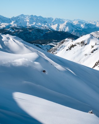 Esquís y snowboards en perfecto estado para un marzo en Baqueira Beret