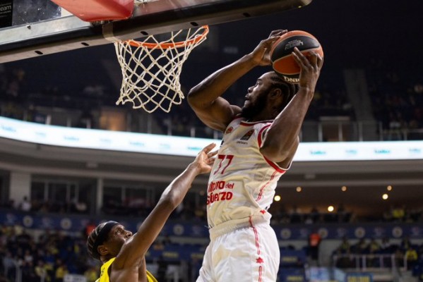 El Fenerbahçe abruma con una récord de triples a un pobre y resignado Valencia Basket
