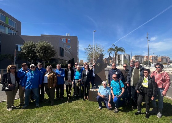 Castelló muestra su compromiso con el Camino de Santiago con un escultura que homenajea al peregrino