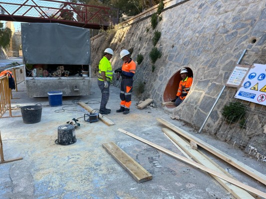 Aigües d'Elx prevé finalizar en abril la reparación en la Fundación Salud Infantil