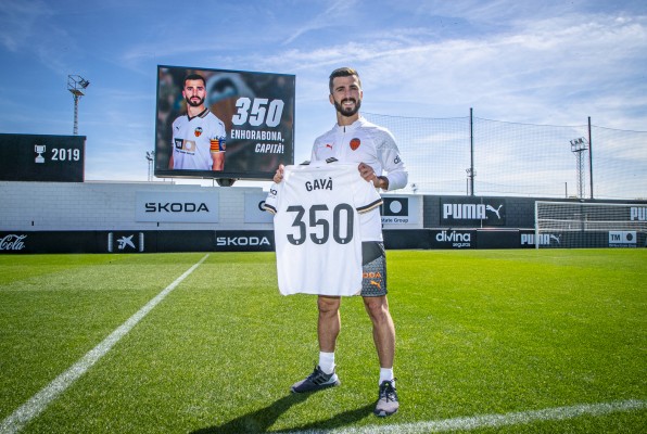 Gayà alcanza los 350 partidos oficiales con el Valencia CF