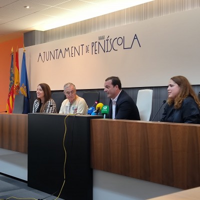 Peñíscola recibe dos obras pictóricas del artista benicarlando Domingo Bayarri