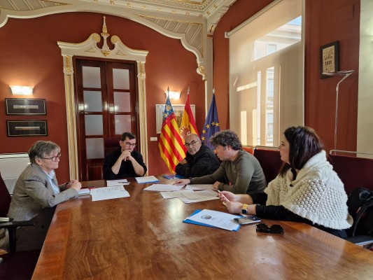 Alboraia estudia propuestas para  abordar el exceso de temperatura en el CEIP La Patacona 