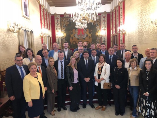 Alicante 'vende' su modelo empresarial para captar inversiones ante una delegación de Bulgaria