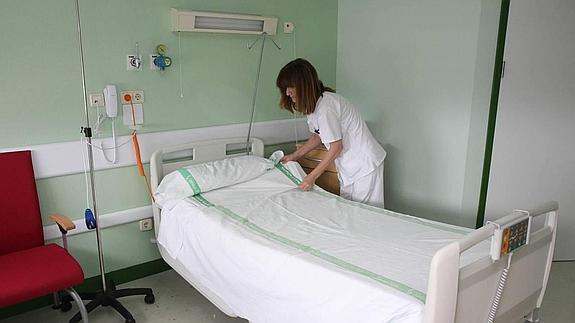 El Sindicato de Enfermería denuncia el cierre de mil camas hospitalarias en verano en la Comunitat 