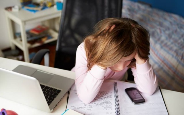 Un 16,5% de menores sufre a la vez grooming, abuso en pareja y ciberacoso en internet