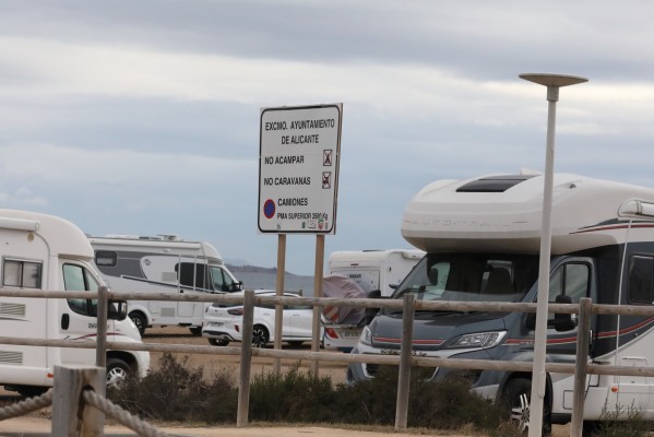 Los ecologistas de AHSA denuncian la acampada 'ilegal' de caravanas en Aguaamarga
