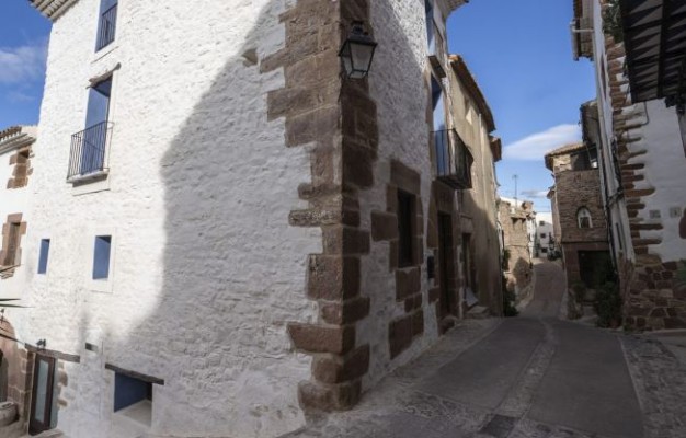 Vilafamés refuerza su turismo con Antic Palau: apartamentos de alta gama en una casa del s. XVI