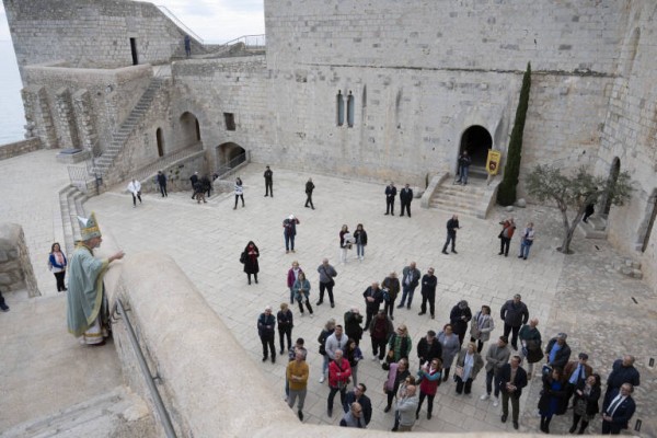 El Castillo de Peñíscola, en busca de nuevas esculturas como guinda a su rehabilitación