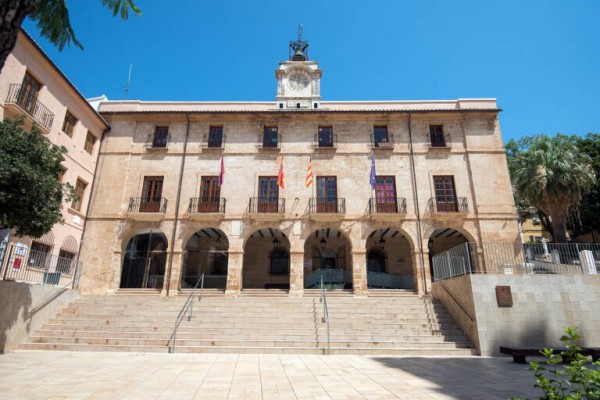 Entra en vigor el presupuesto de 75 millones de Dénia que contempla 7,2 3 en inversiones

