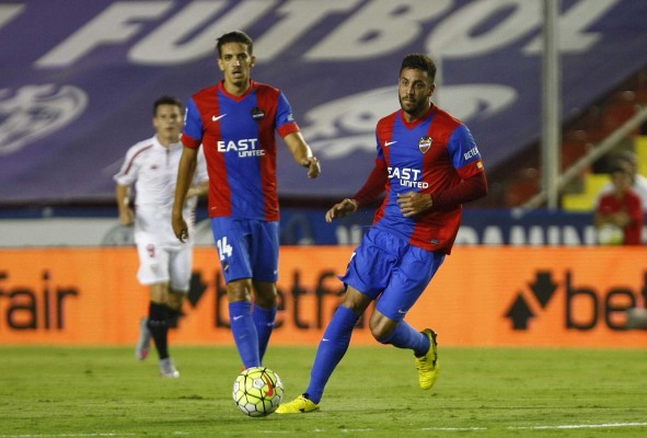 Catalán dice que la oferta del Espanyol por Camarasa es 