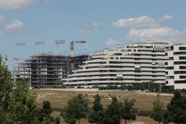 La compraventa de vivienda cae un 1,8% interanual en enero y las hipotecas un 13,7%