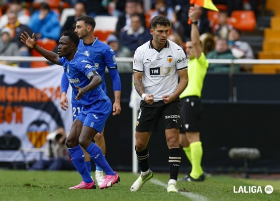 La selección, encima del Valencia CF