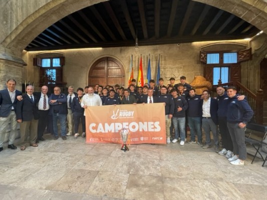 La selección valenciana de rugby M18 recibida por Mazón