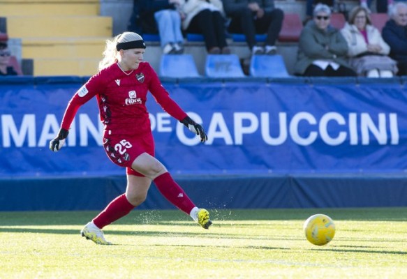 Emma Holmgren sufre una fisura en el dedo cuando ya estaba recuperada de la cadera

