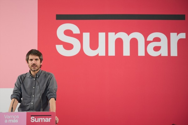 Sumar presiona al PSOE para hacer permanentes los impuestos a la banca y a las eléctricas
