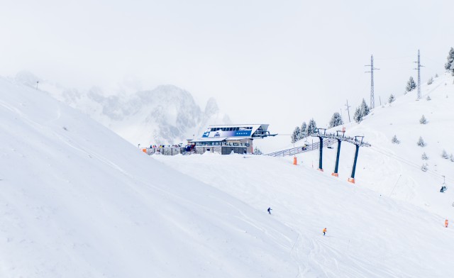 Las estaciones del Pirineo aragonés amplían su temporada de esquí hasta el 7 de abril 